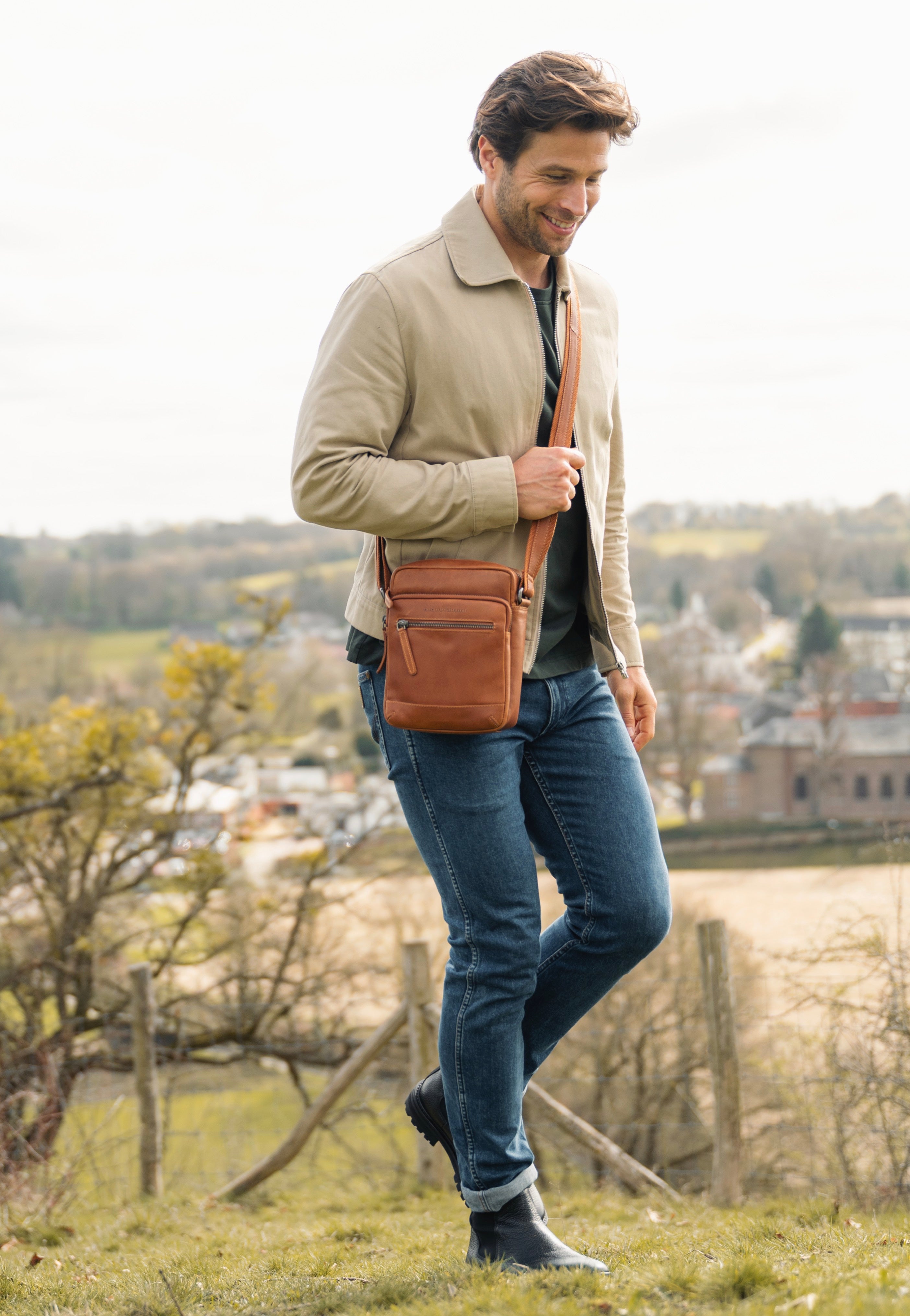 The Chesterfield Brand Birmingham 0980 Cognac Crossbody Bag