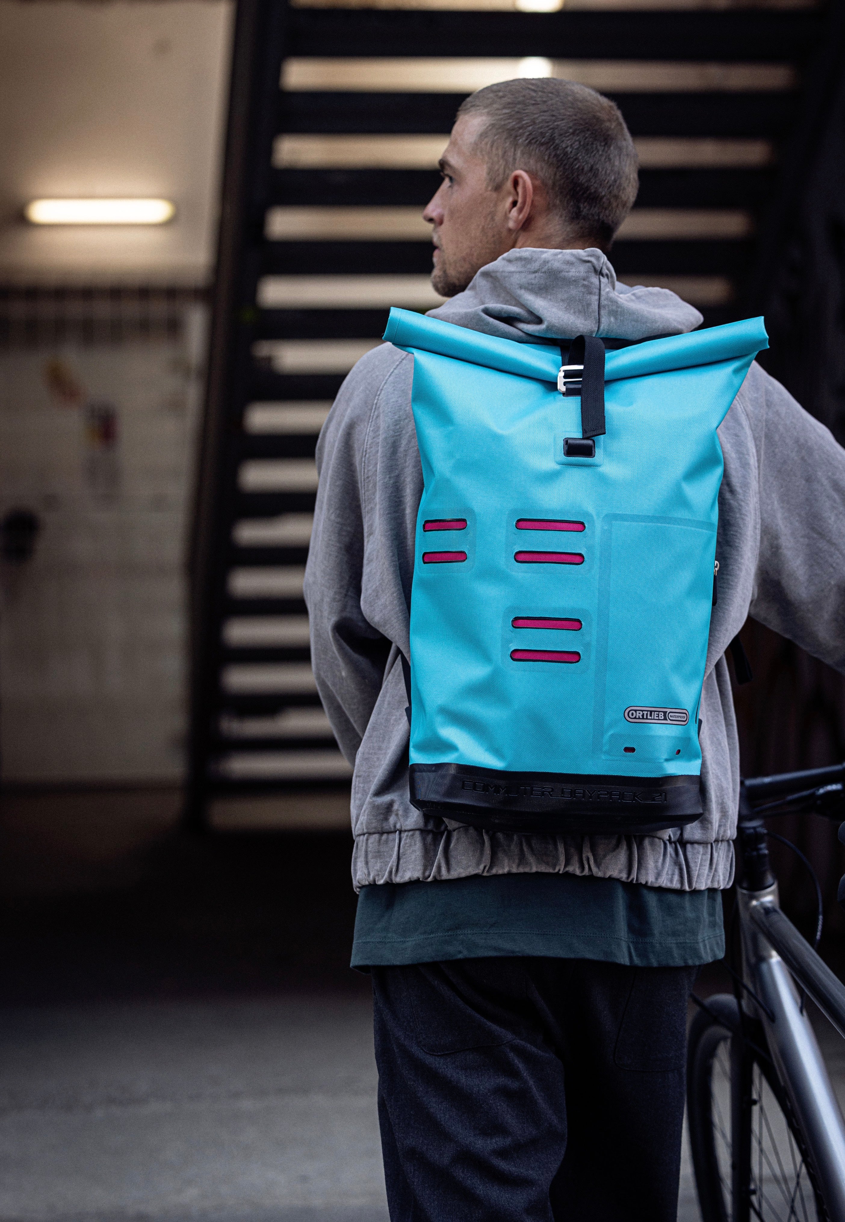 ORTLIEB Commuter Daypack Cyber 21L Cyber Blue/Pink Rolltop Backpack