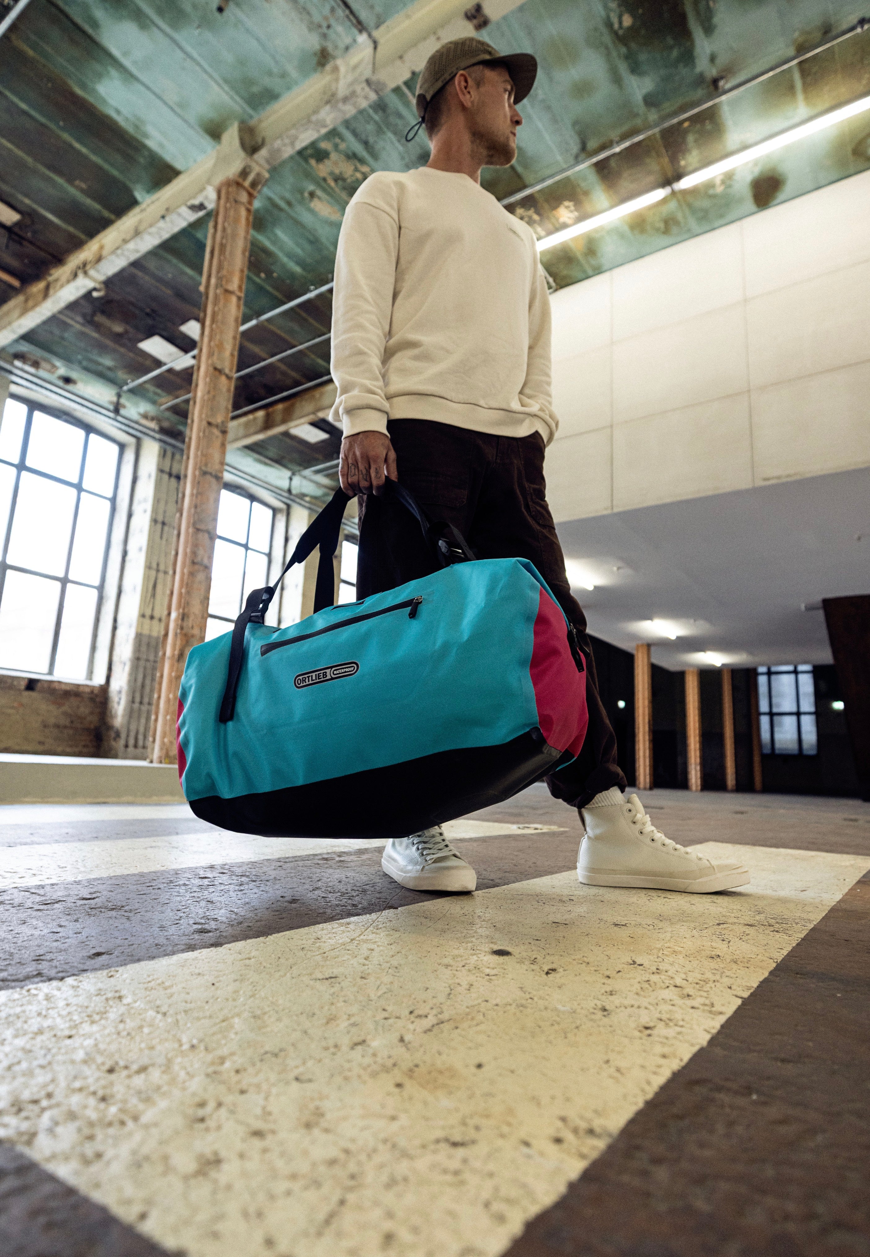 ORTLIEB - Duffle Lite Cyber 60L Cyber Blue/Pink - Dufflebag | Neutral-Image