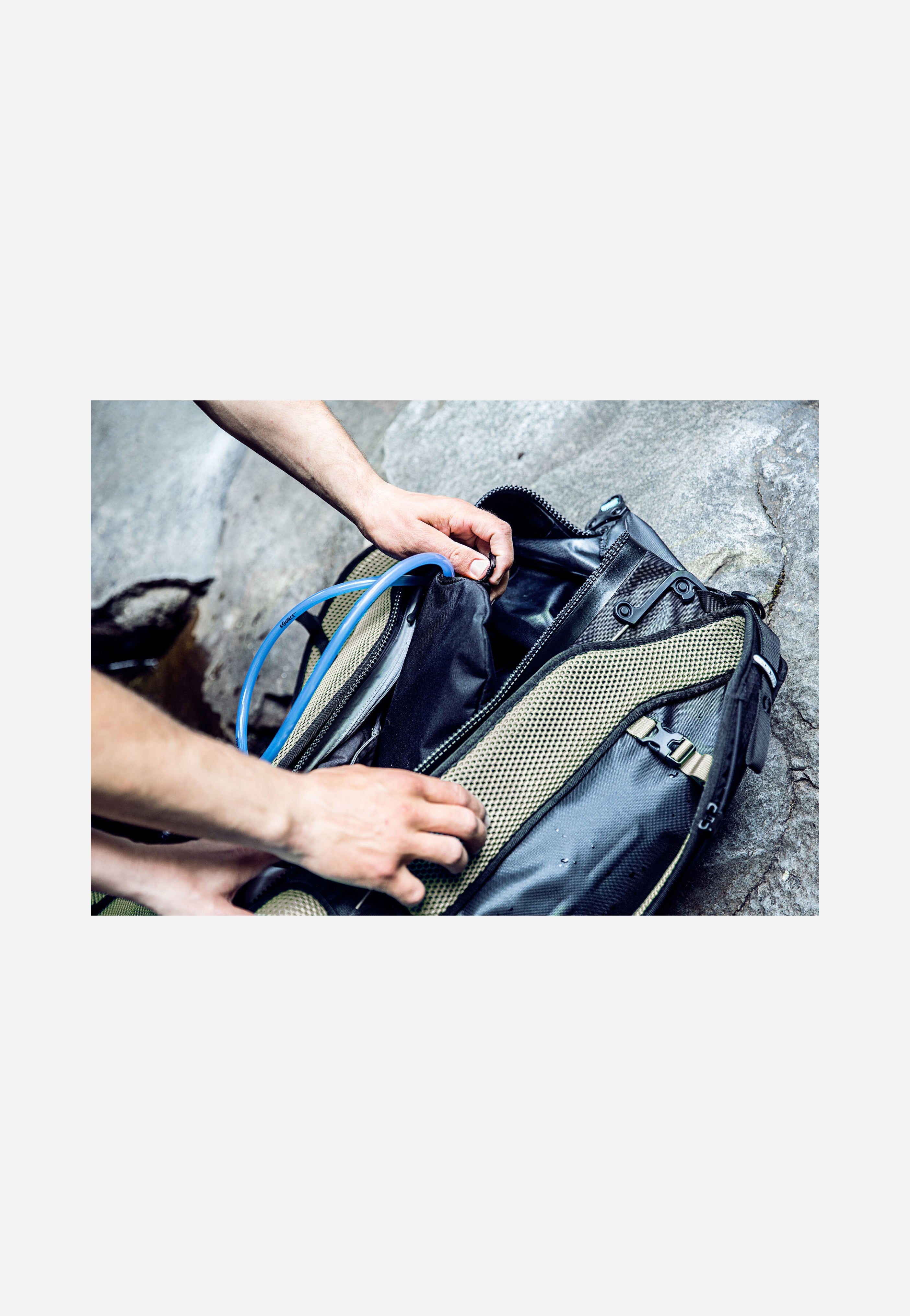 ORTLIEB - Atrack 35L Schwarz - Travel Backpack | Neutral-Image