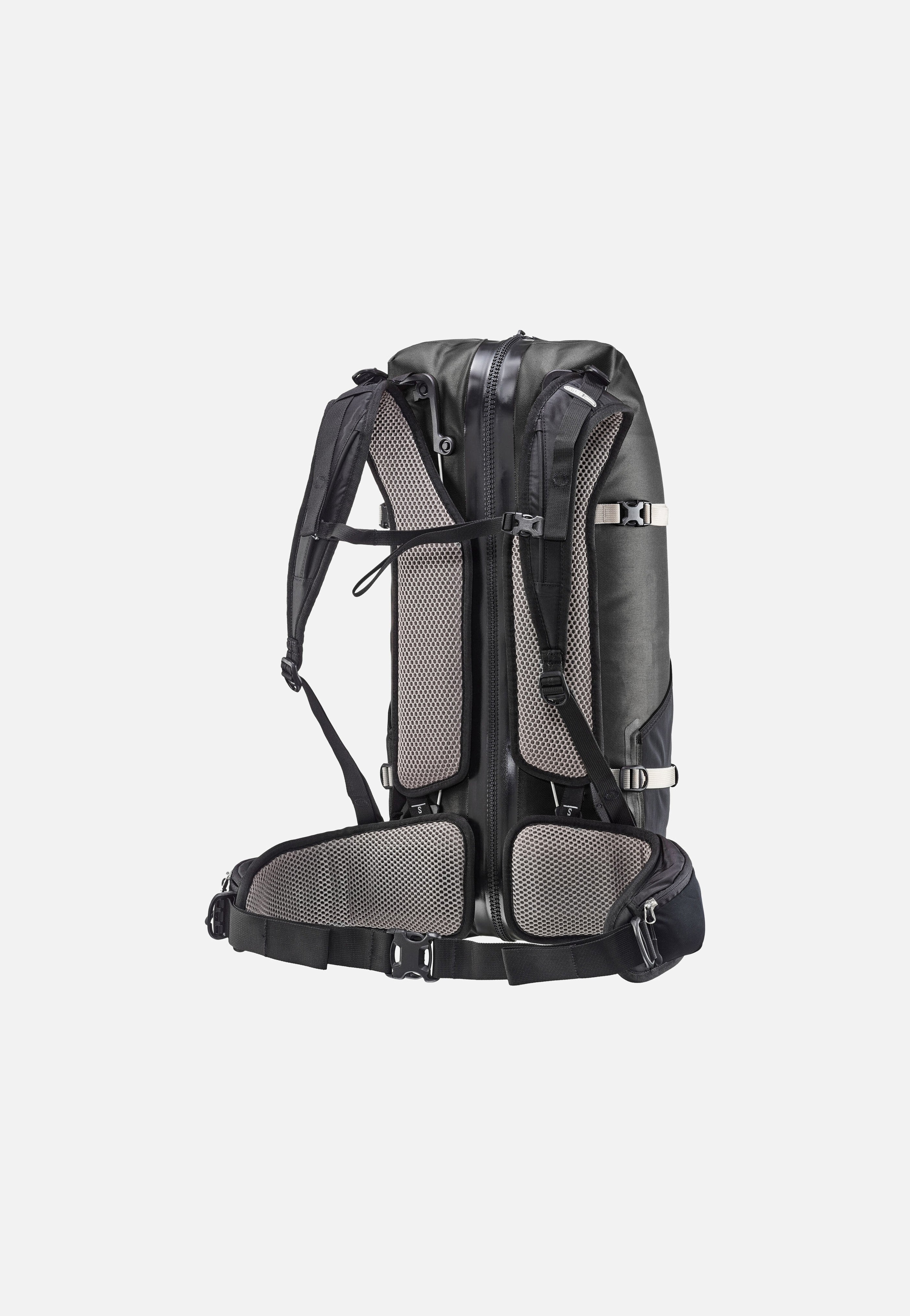 ORTLIEB - Atrack 35L Schwarz - Travel Backpack | Neutral-Image