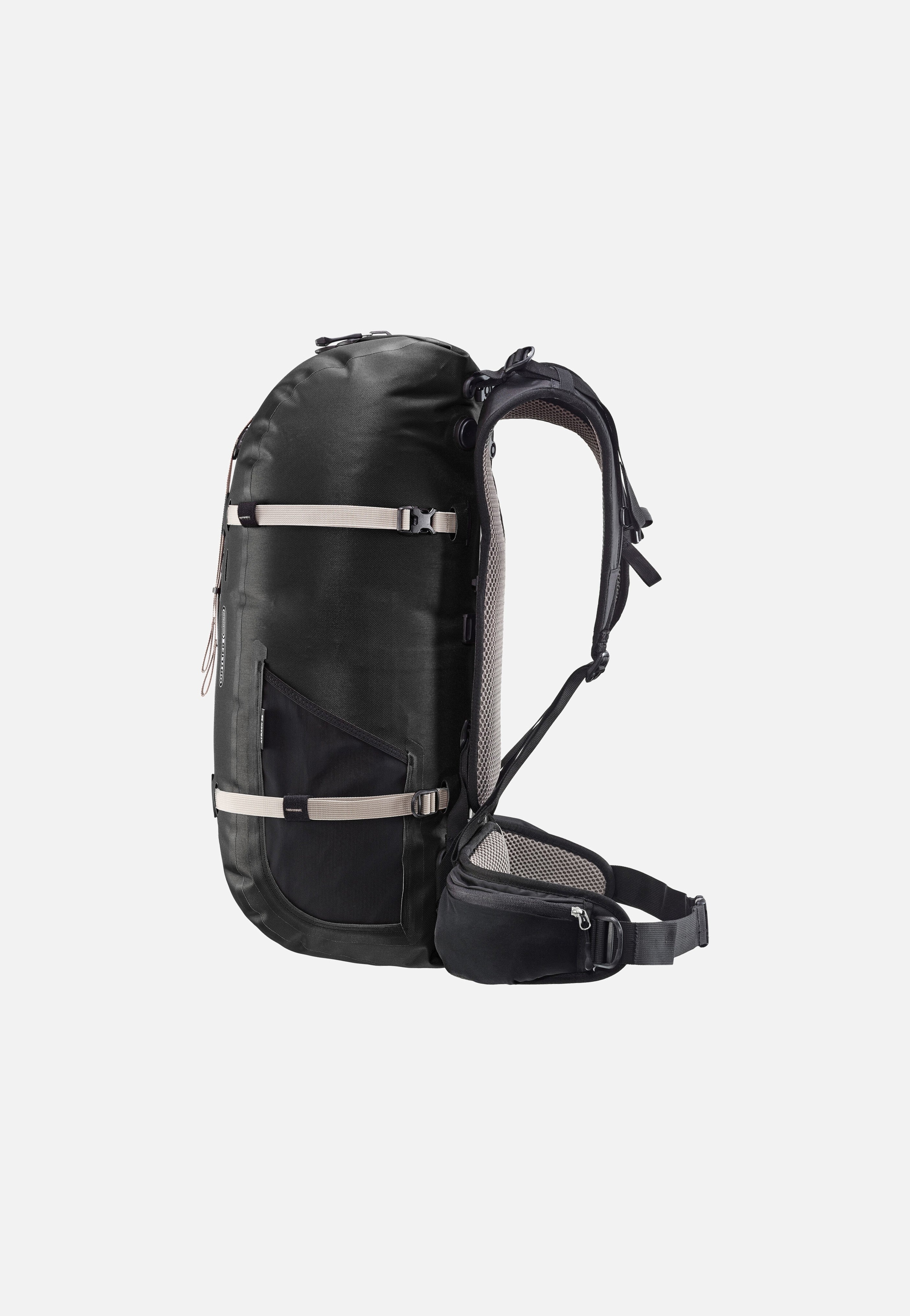 ORTLIEB - Atrack 35L Schwarz - Travel Backpack | Neutral-Image