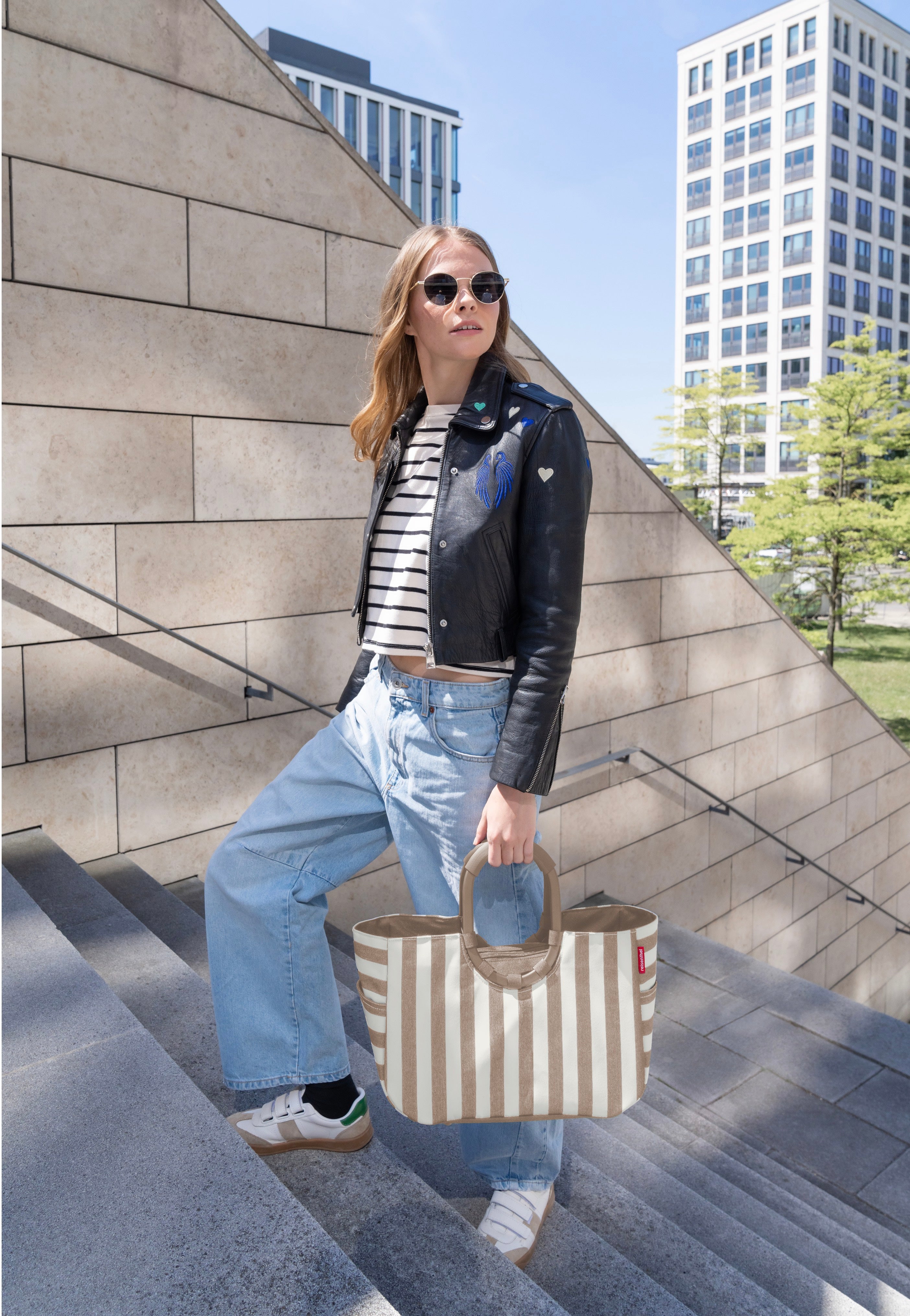 reisenthel - Loopshopper M Summerstripes Coffee - Shopping Basket | Neutral-Image