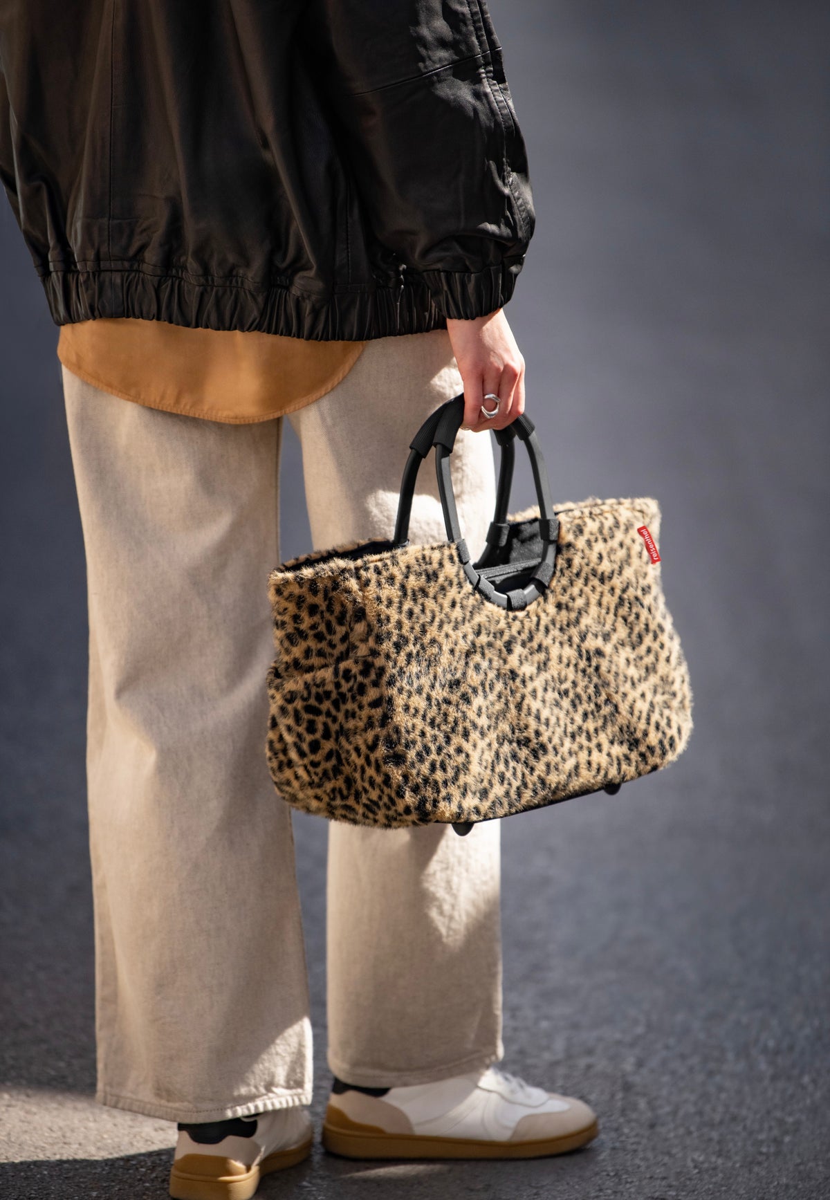 reisenthel Loopshopper M Leo Fake Fur Shopping Basket