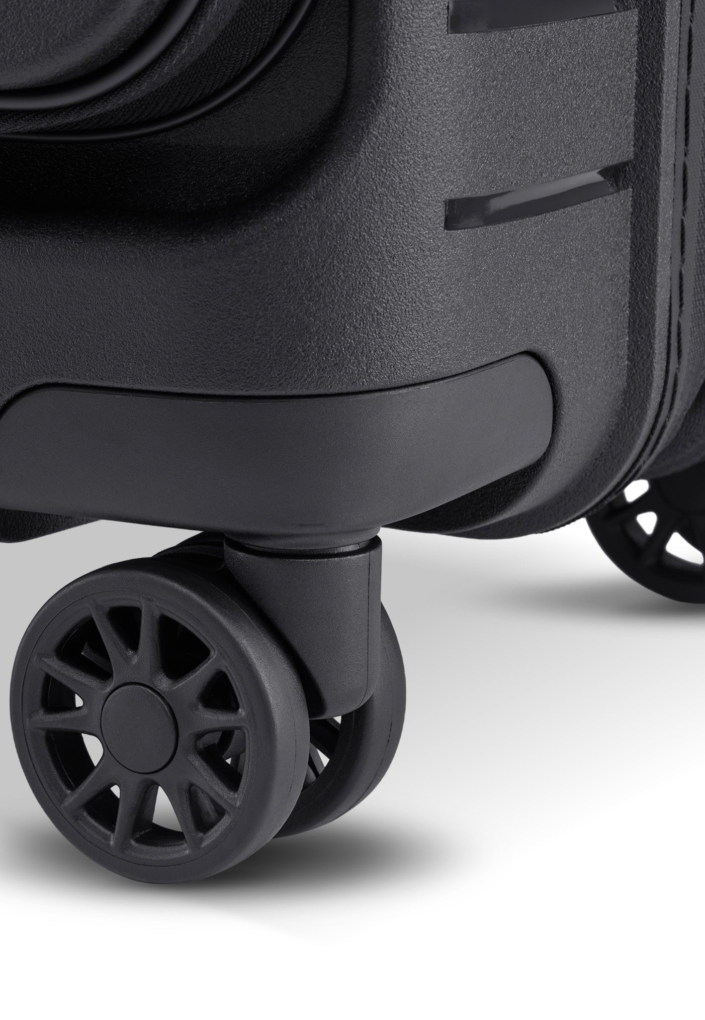 Stratic Novium ML Trolley M Black Suitcase
