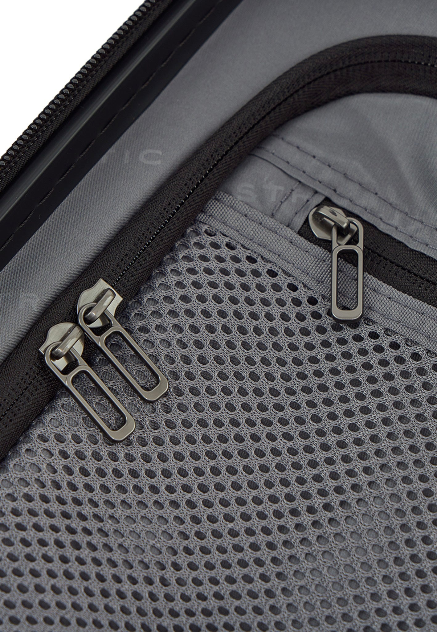 Stratic Phoenix ML Trolley L Black Suitcase
