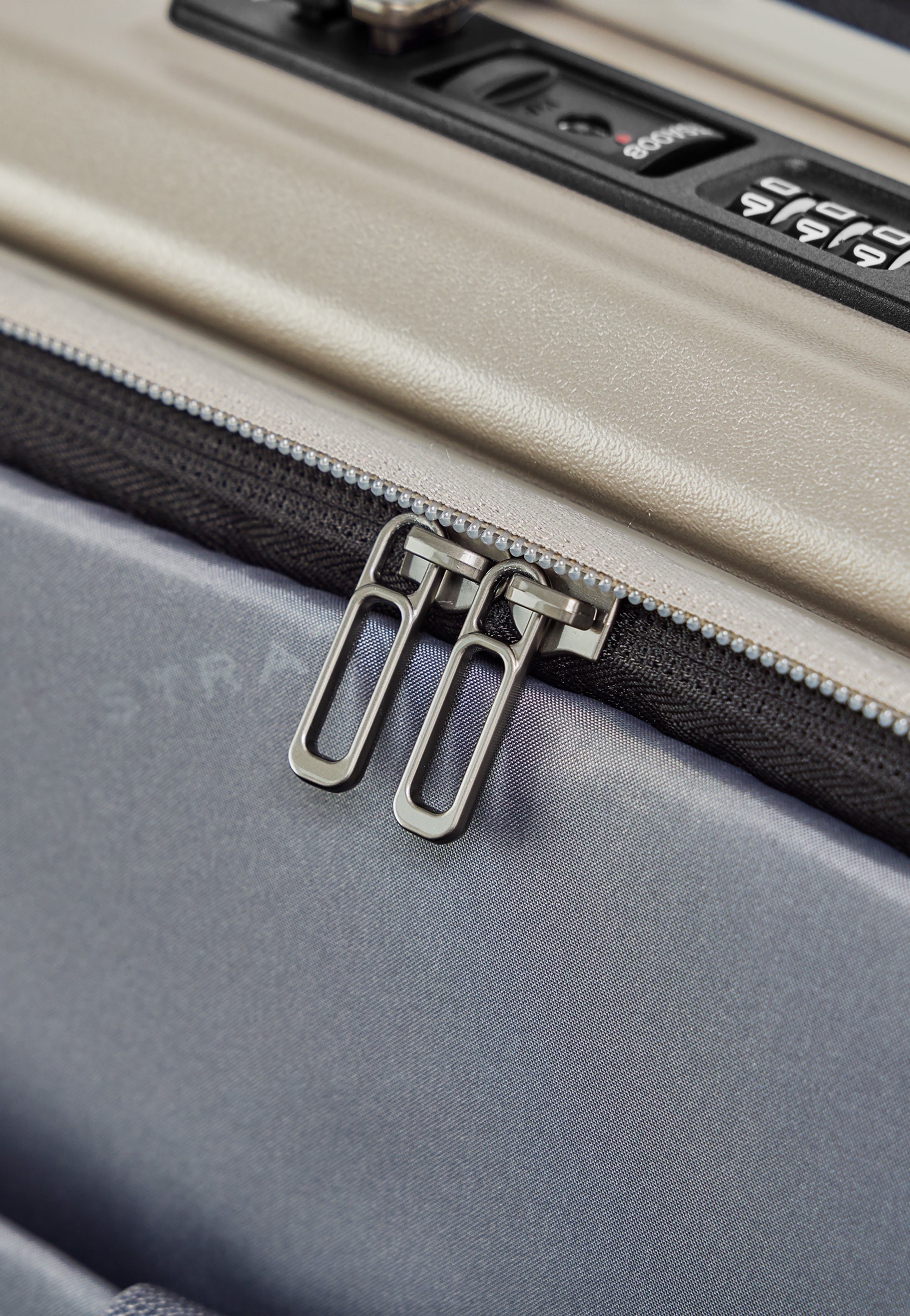 Stratic Phoenix ML Trolley S Champagne Suitcase