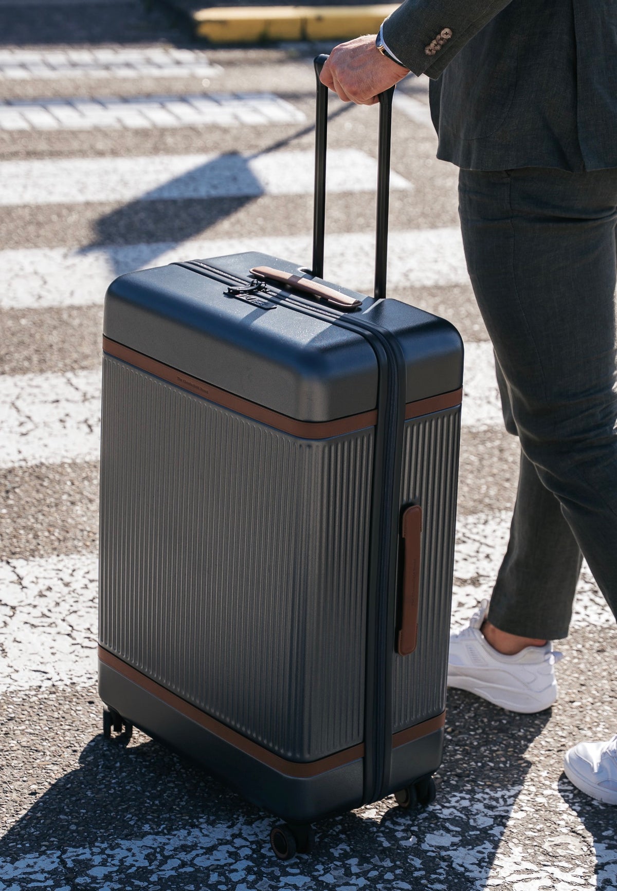 The Chesterfield Brand Zuna Large Urban Graphite Suitcase