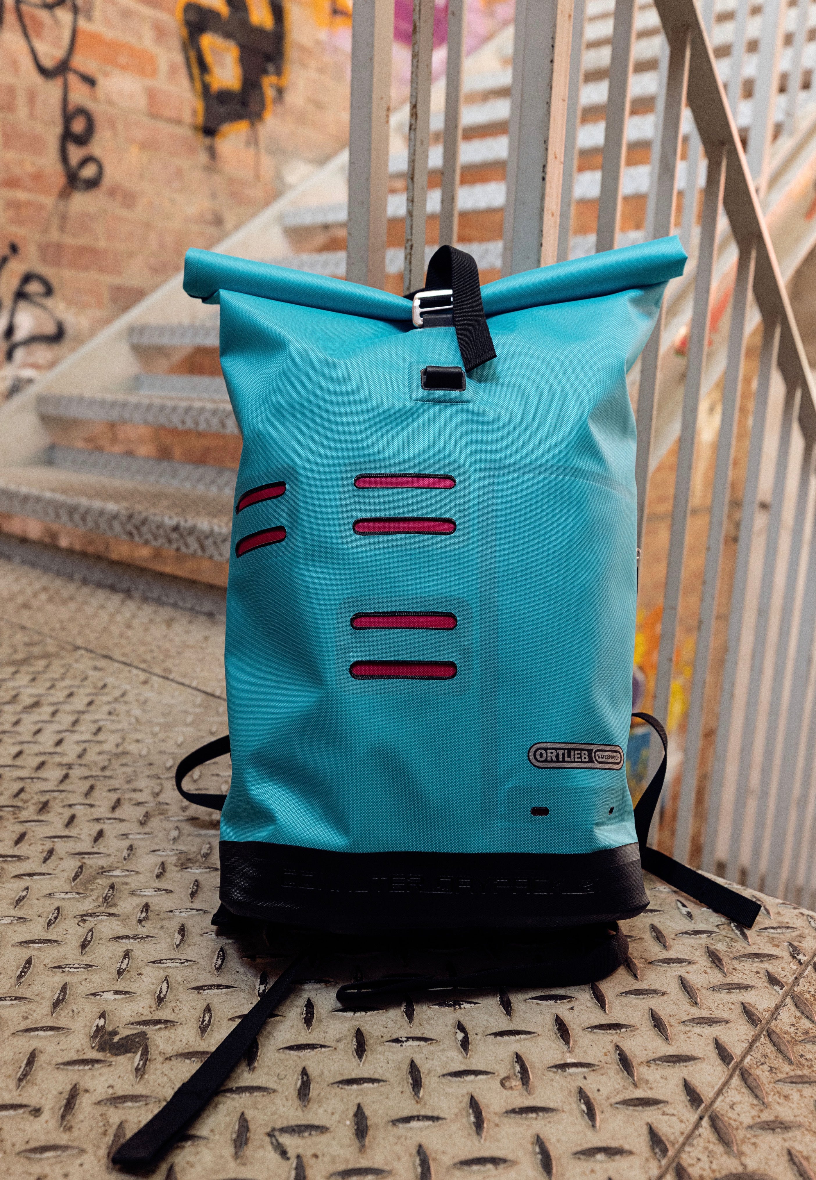 ORTLIEB Commuter Daypack Cyber 21L Cyber Blue/Pink Rolltop Backpack