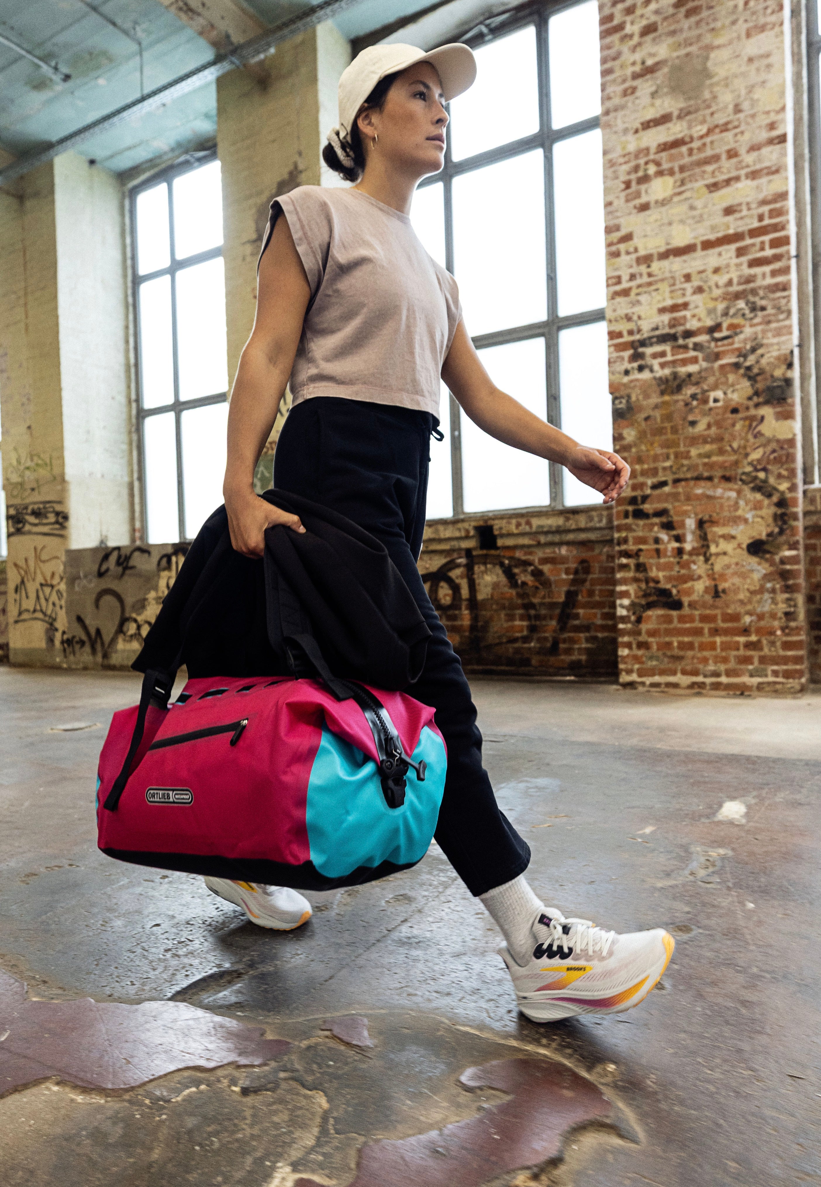 ORTLIEB - Duffle Lite Cyber 40L Cyber Pink/Blue - Dufflebag | Neutral-Image