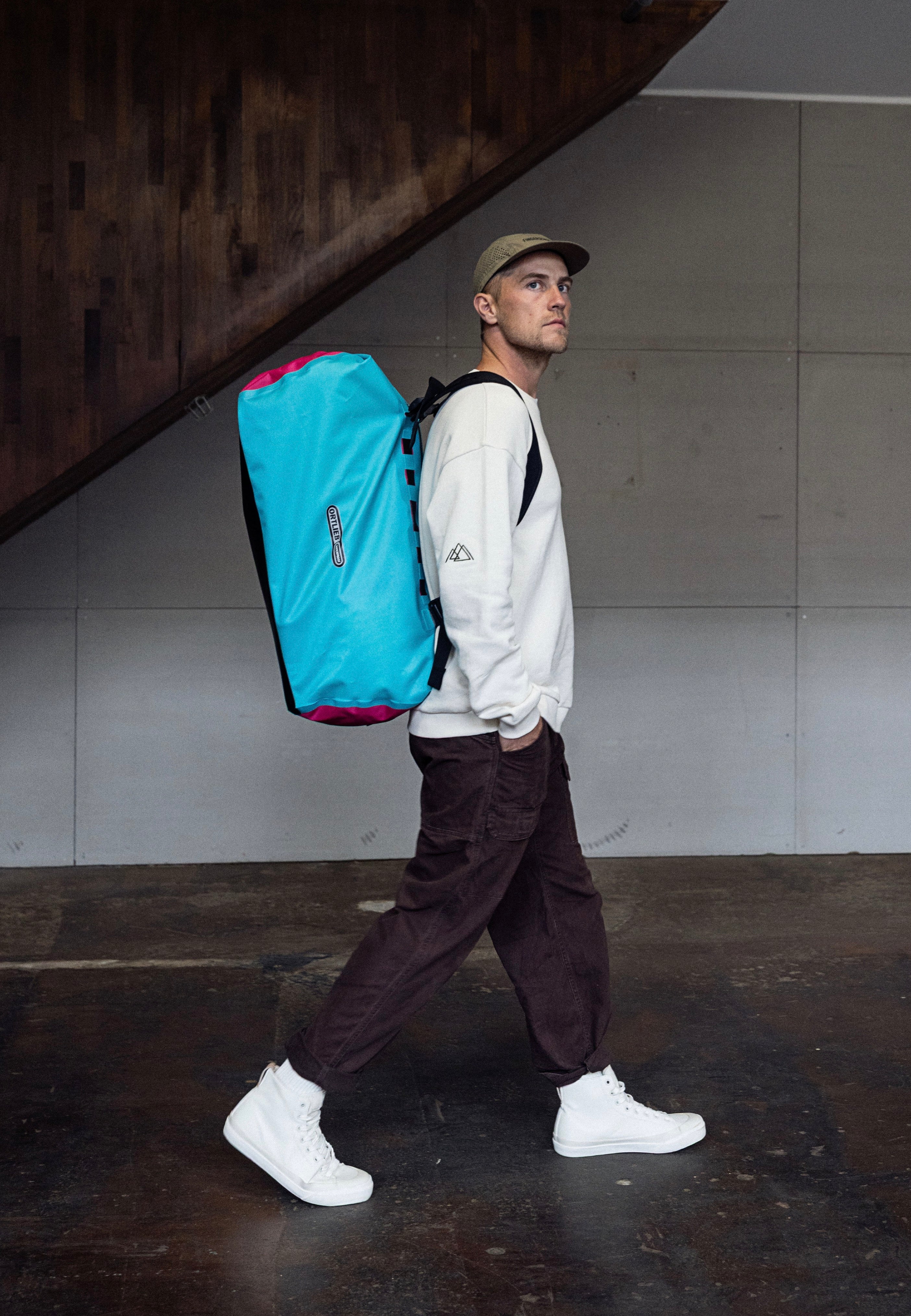 ORTLIEB - Duffle Lite Cyber 60L Cyber Blue/Pink - Dufflebag | Neutral-Image