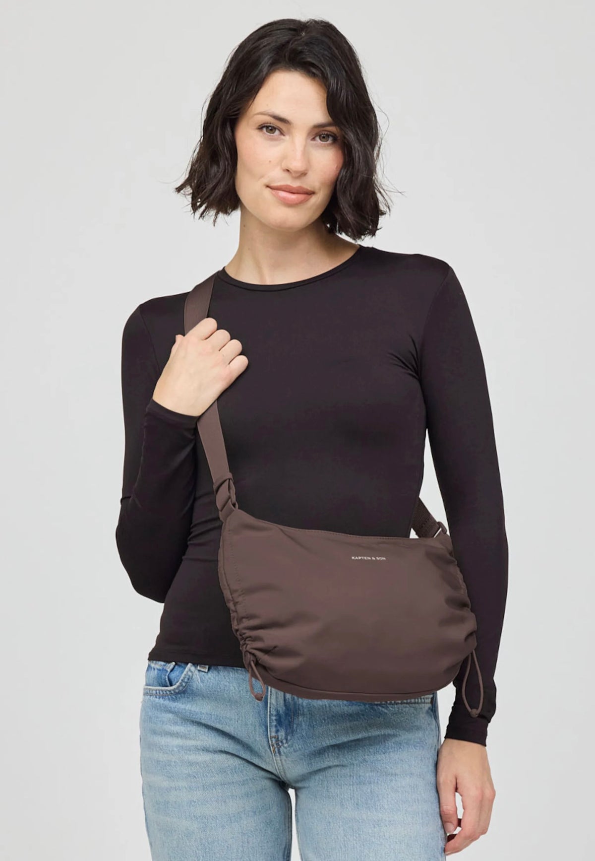 Kapten & Son Skara Small Chocolate Brown Bolso bandolera