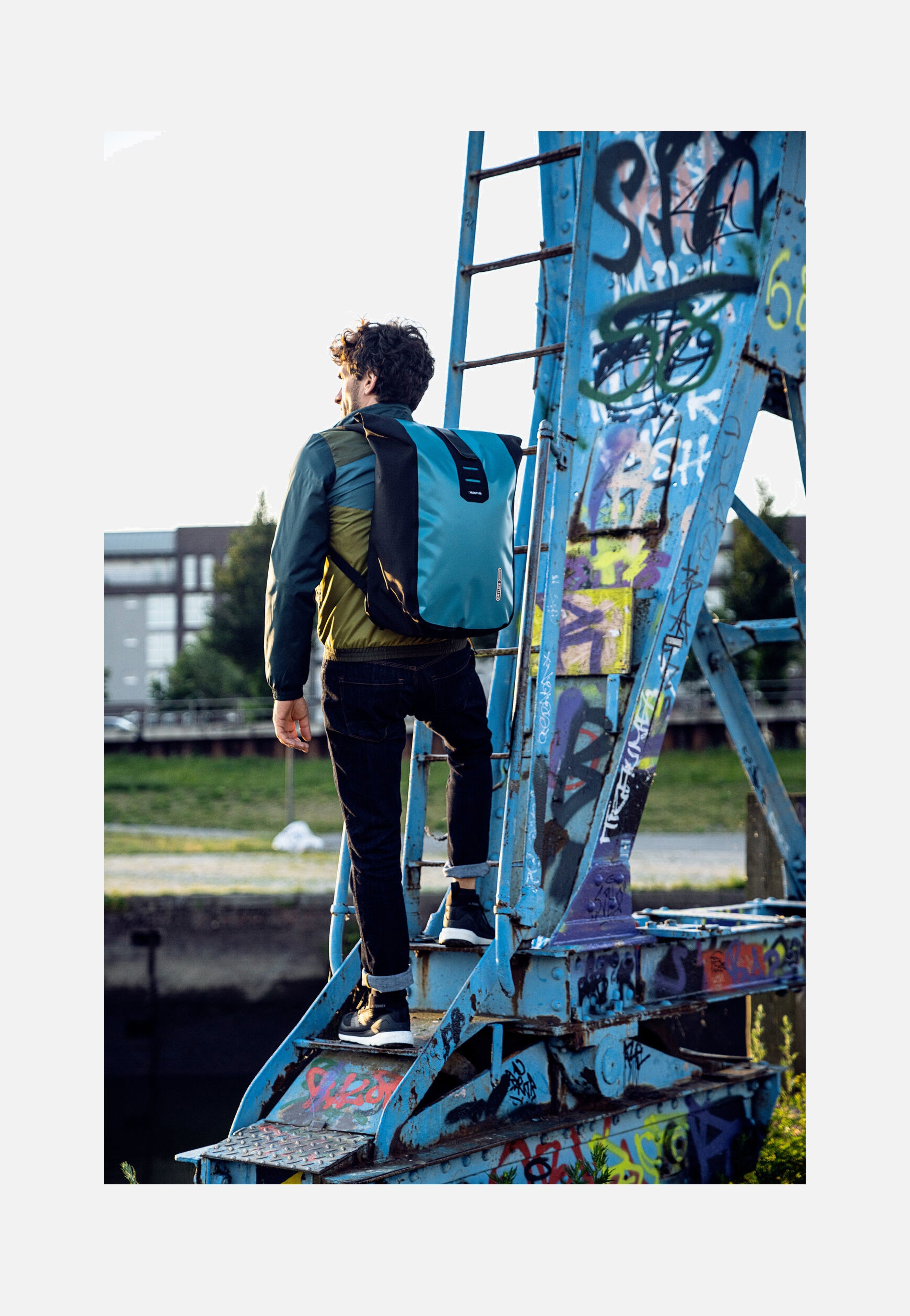 ORTLIEB - Velocity 29L Petrol Schwarz - Rolltop Backpack | Neutral-Image