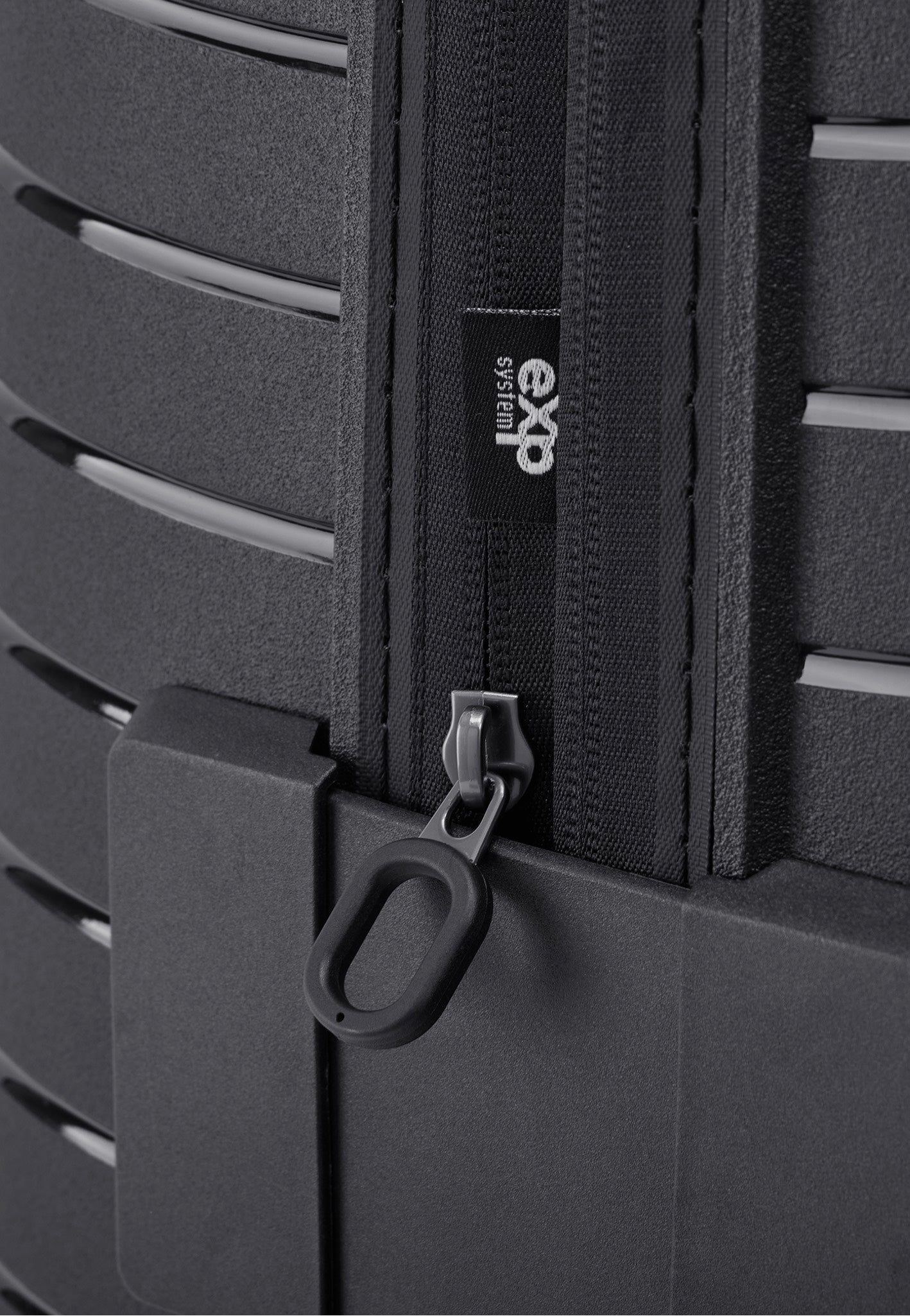 Stratic Novium ML Trolley L Black Suitcase