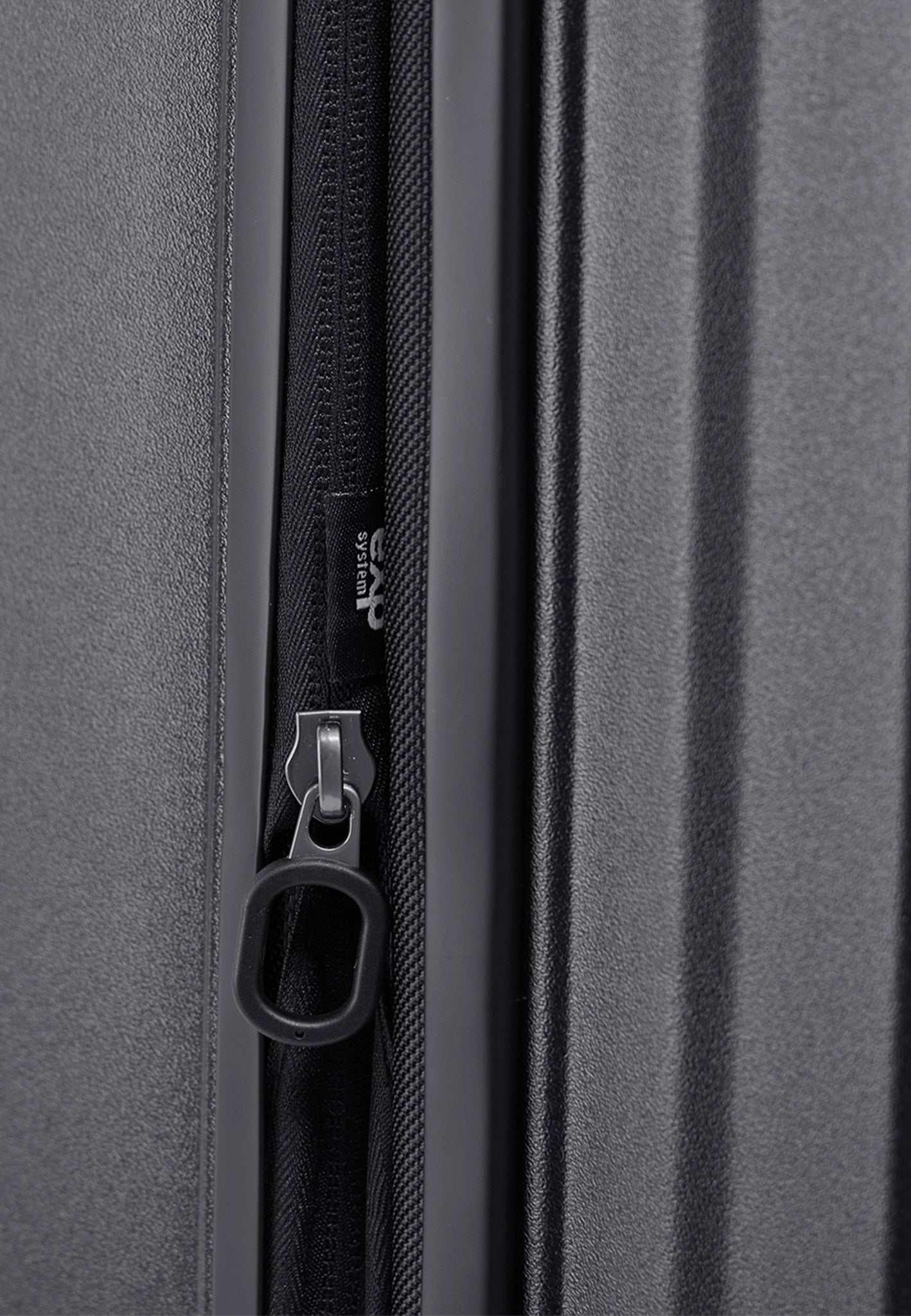 Stratic Phoenix ML Trolley M Black Suitcase