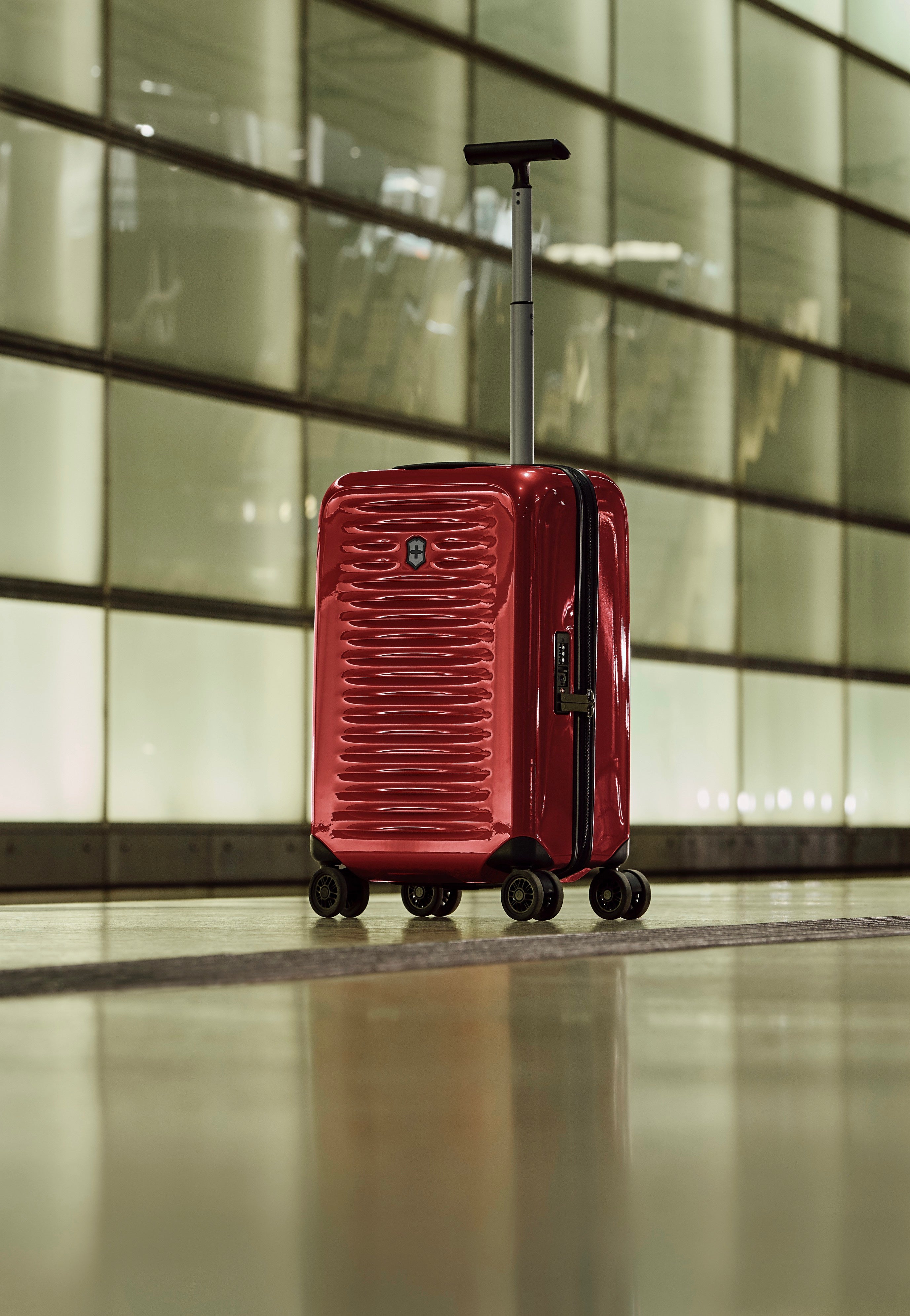 Victorinox Airox Frequent Flyer Hardside Carry-On Victorinox Red Suitcase