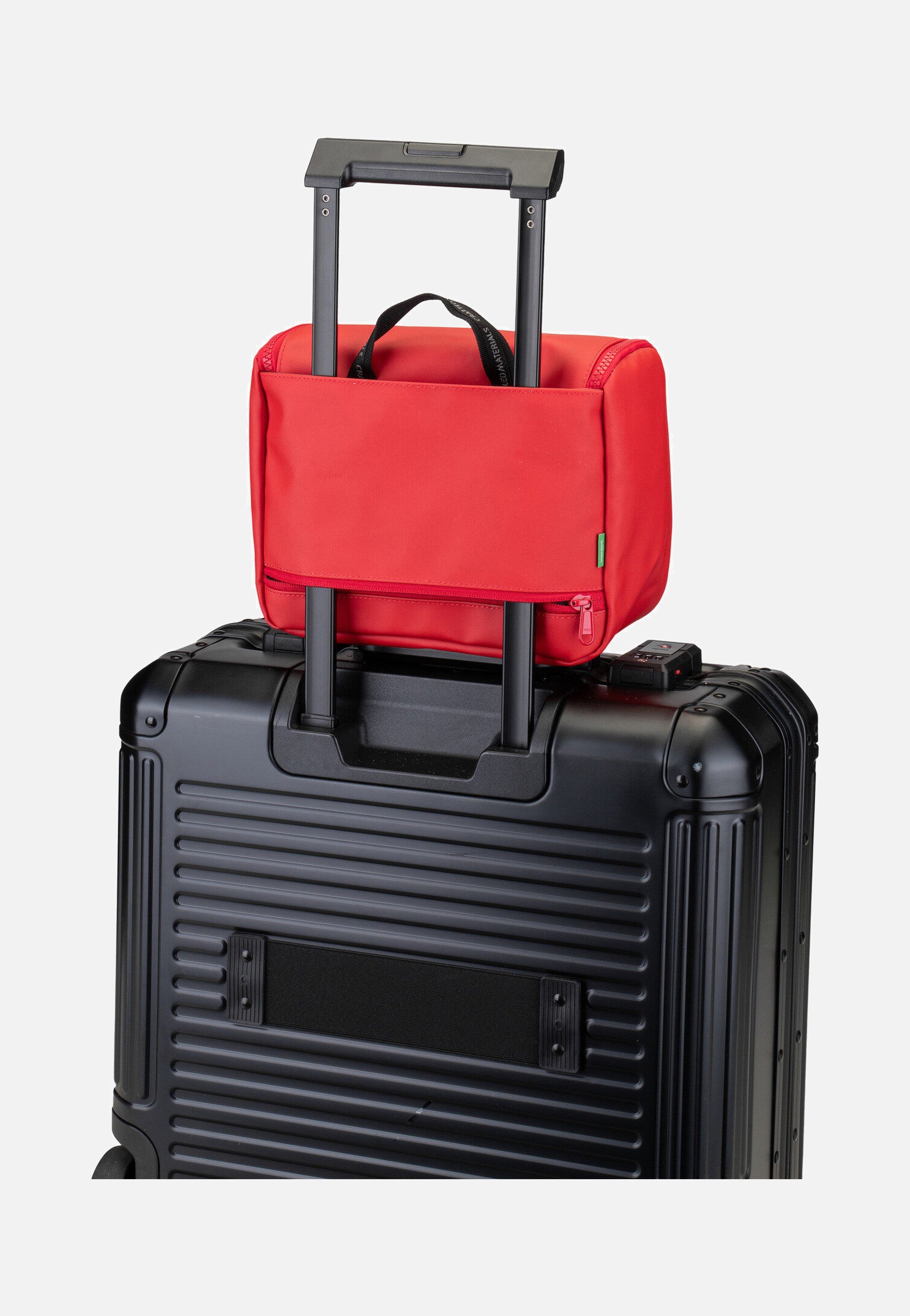 Vaude - Banaba Red - Toiletry Bag | Neutral-Image